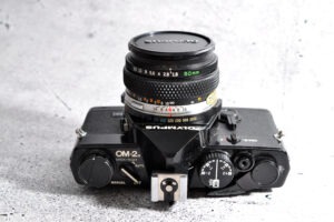 Olympus OM-2n | black | mit Zuiko 1.8 / 50 mm