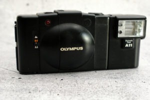 Olympus XA2 |