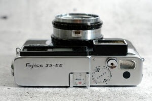 Fujica 35-EE | die erste Halb- und vollautomatische und manuelle Kamera (1961)